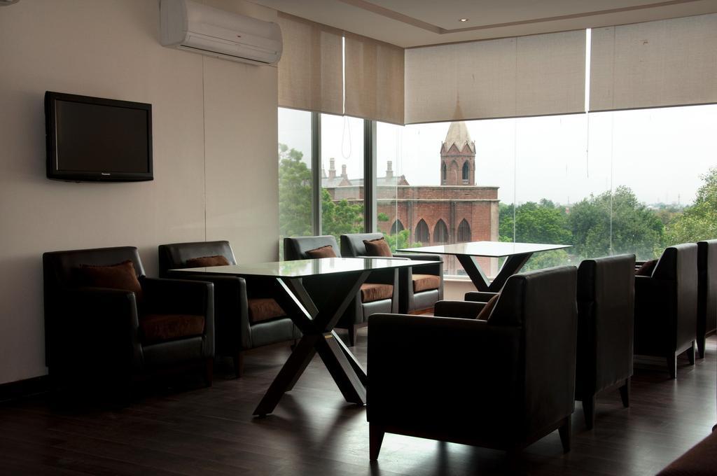 Hotel One Downtown, Lahore Restaurant photo